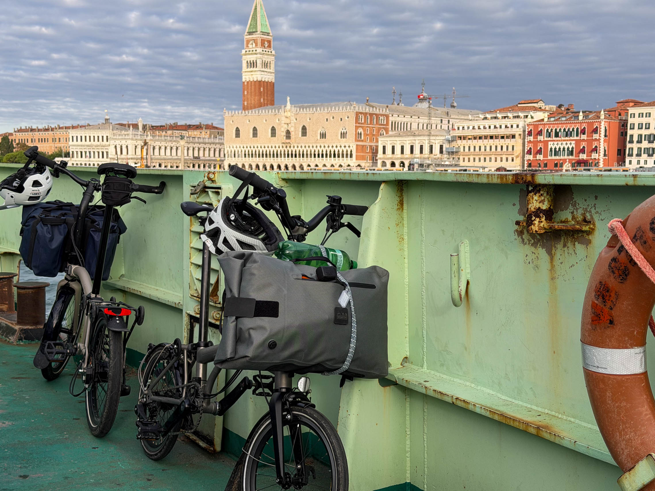Ein Vergleich von Tourenrad und Faltrad auf einer Tour in Italien